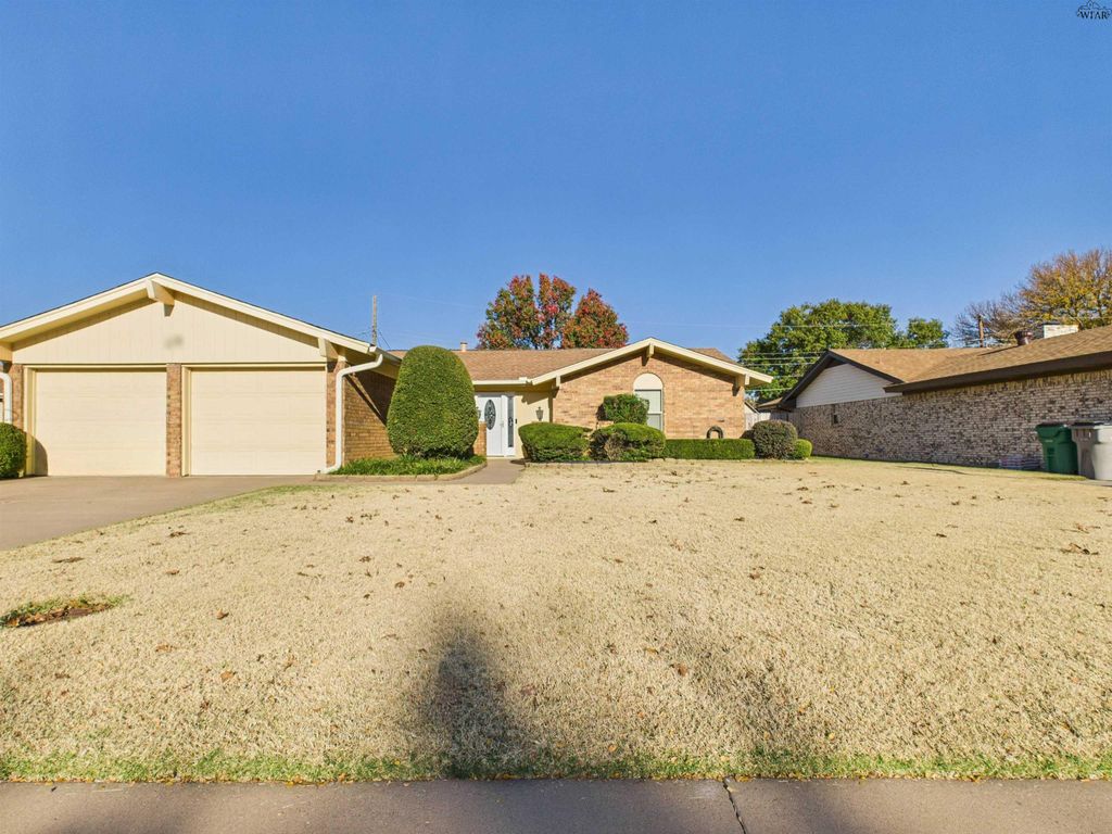 10 FAWNWOOD COURT, Wichita Falls, TX 76310