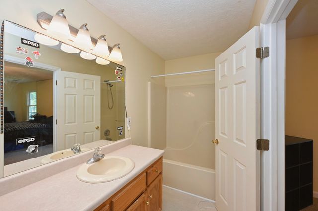 104 Spicer Ct, White House, TN 37188