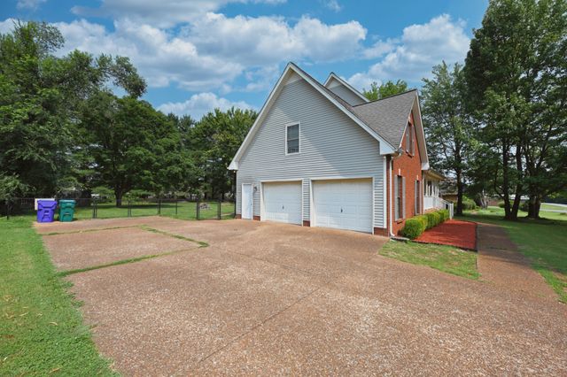 104 Spicer Ct, White House, TN 37188