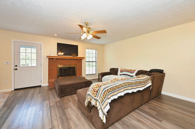 104 Spicer Ct, White House, TN 37188