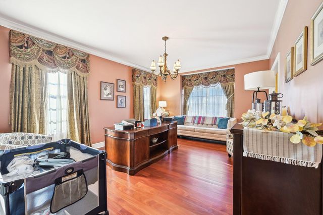 1424 Greenbrier Drive, Mount Vernon, OH 43050