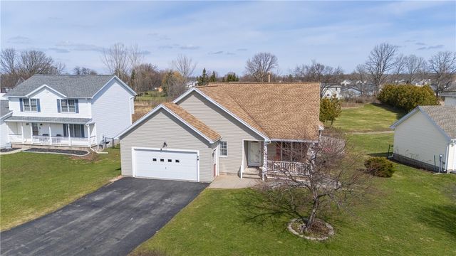 120 Delaina Rose Circle, Clarkson, NY 14420