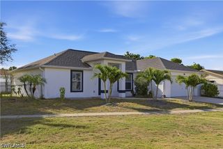 1082 Ridgeway DR, North Fort Myers, FL 33903