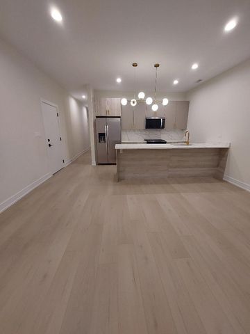 4625 S Michigan Avenue 1, Chicago, IL 60653