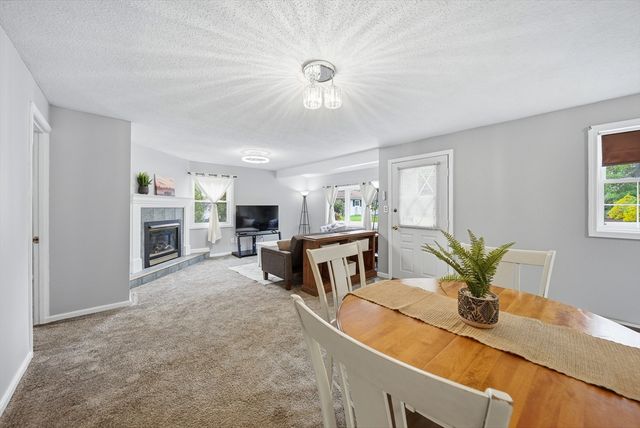 4 Bunker Hill Rd, Leicester, MA 01524