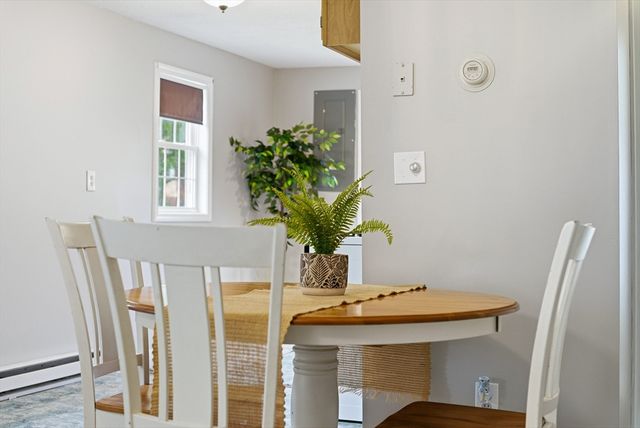 4 Bunker Hill Rd, Leicester, MA 01524