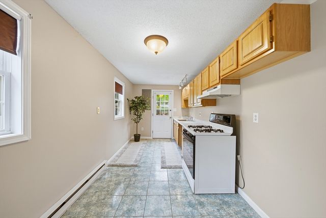 4 Bunker Hill Rd, Leicester, MA 01524