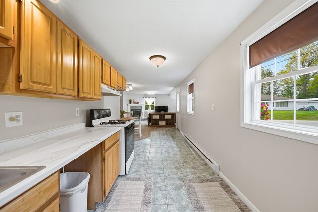 4 Bunker Hill Rd, Leicester, MA 01524