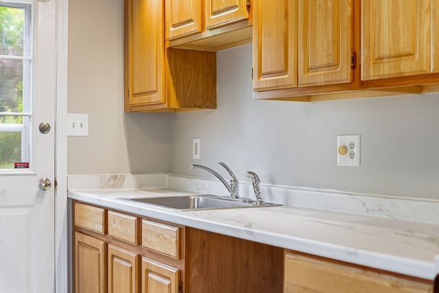 4 Bunker Hill Rd, Leicester, MA 01524