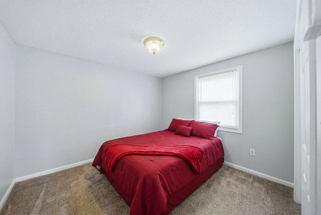 4 Bunker Hill Rd, Leicester, MA 01524