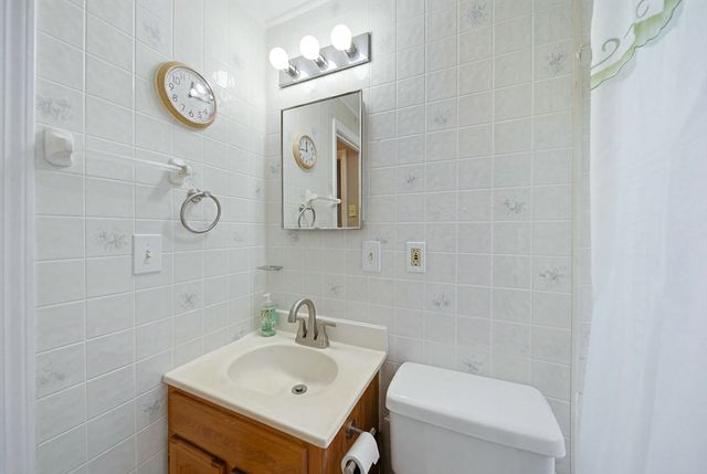 4 Bunker Hill Rd, Leicester, MA 01524