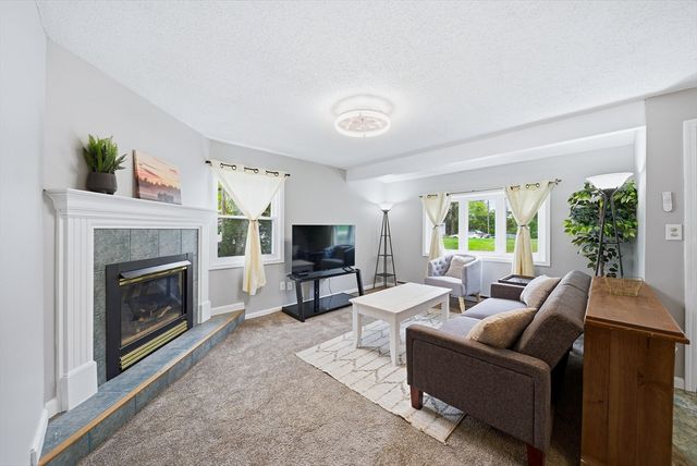 4 Bunker Hill Rd, Leicester, MA 01524