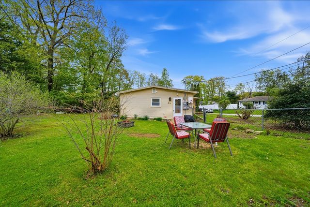 4 Bunker Hill Rd, Leicester, MA 01524