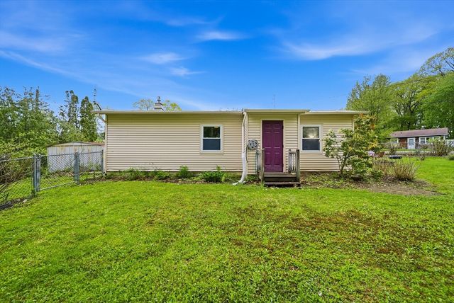 4 Bunker Hill Rd, Leicester, MA 01524