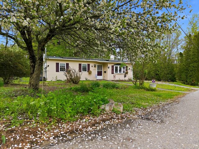 4 Bunker Hill Rd, Leicester, MA 01524