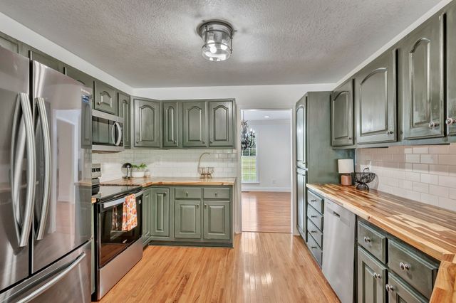 2044 Old Blacktop Road, Mc Ewen, TN 37101