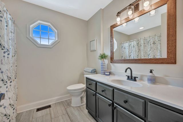 2044 Old Blacktop Road, Mc Ewen, TN 37101