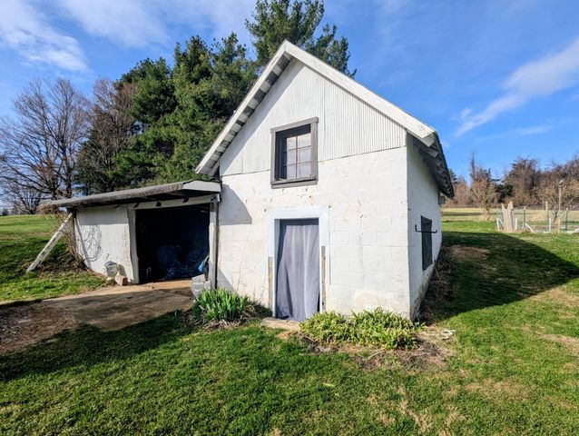 7959 Floyd HWY, Copper Hill, VA 24079