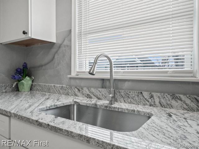 87 E PLEASANT Street, River Rouge, MI 48218