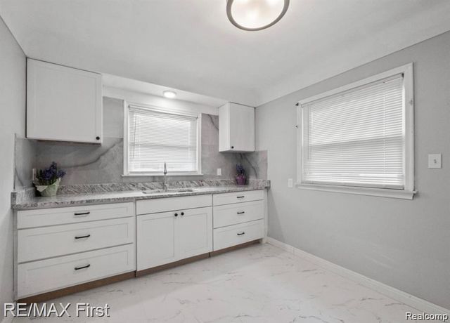 87 E PLEASANT Street, River Rouge, MI 48218