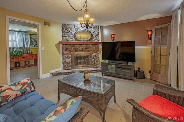 11 Alanview Drive, Lockport City, NY 14094