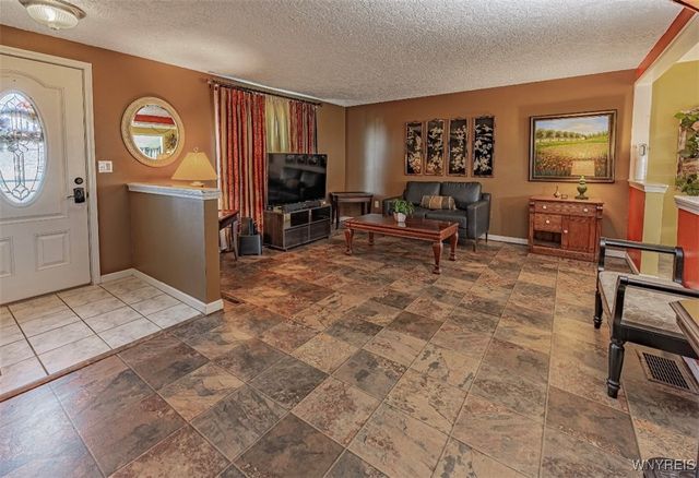 11 Alanview Drive, Lockport City, NY 14094