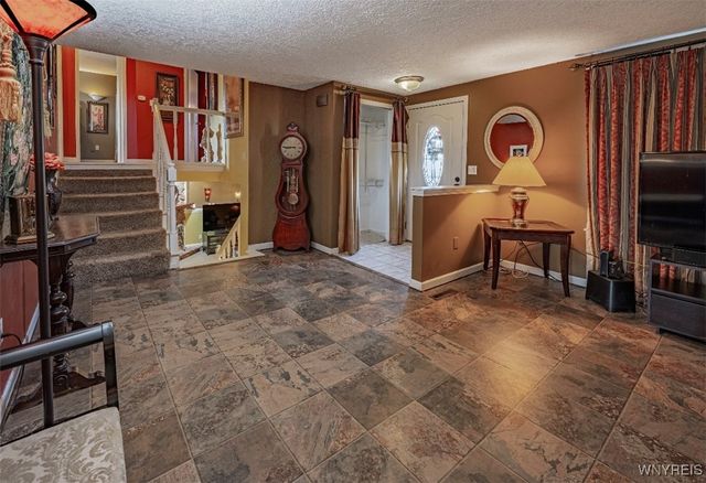 11 Alanview Drive, Lockport City, NY 14094