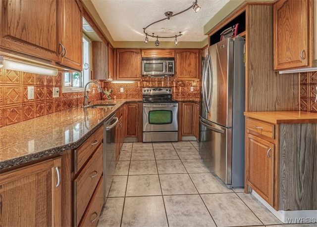 11 Alanview Drive, Lockport City, NY 14094