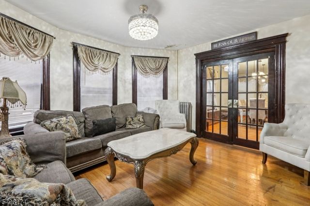 185 State St, Bloomfield Twp., NJ 07003