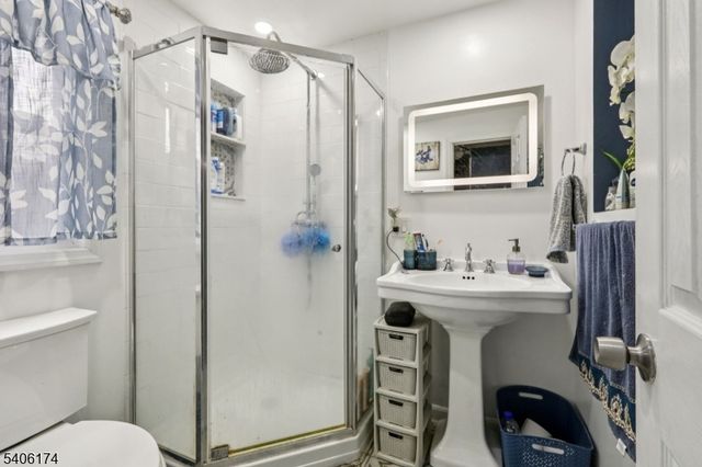 185 State St, Bloomfield Twp., NJ 07003