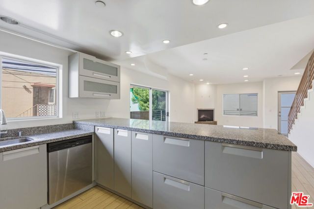 3637 Dunn Drive 104, Los Angeles, CA 90034