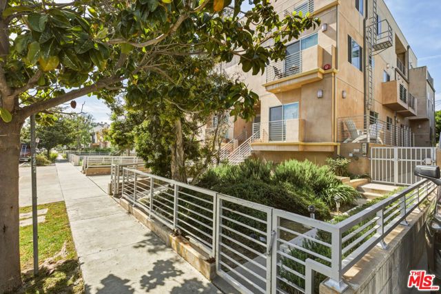 3637 Dunn Drive 104, Los Angeles, CA 90034