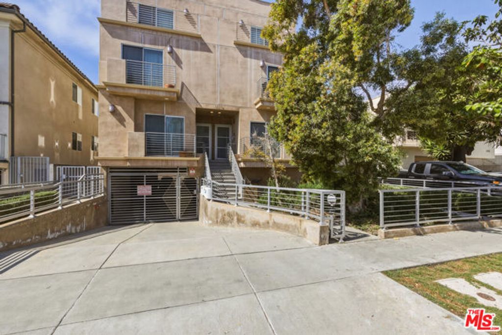 3637 Dunn Drive 104, Los Angeles, CA 90034