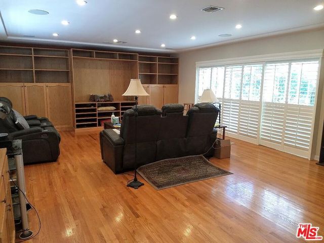 7720 Cowan Avenue, Westchester, CA 90045