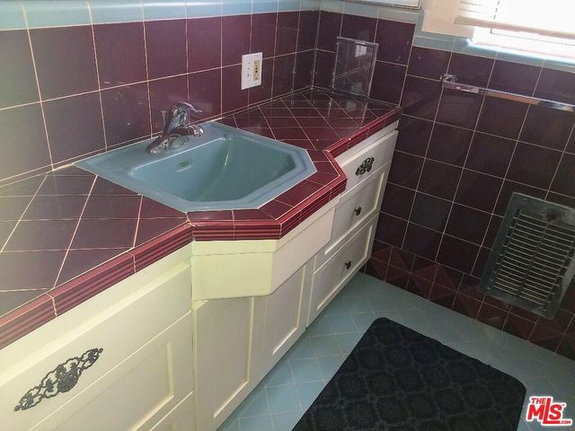 7720 Cowan Avenue, Westchester, CA 90045