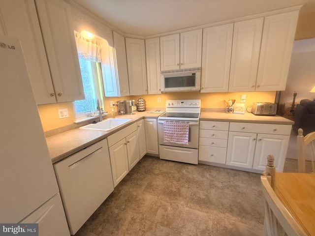 2343 HANCOCK DR, Lancaster, PA 17601