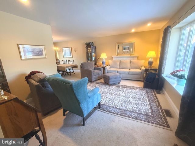 2343 HANCOCK DR, Lancaster, PA 17601