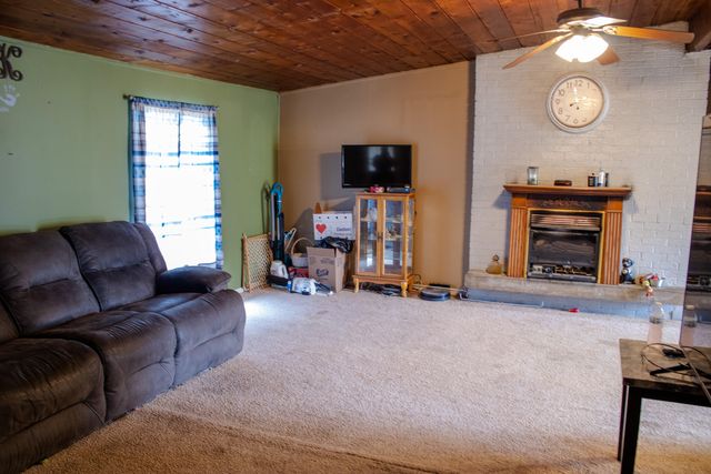 2700 Westbrook Drive, Mansfield, MO 65704