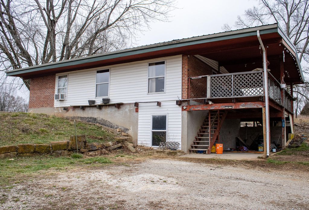 2700 Westbrook Drive, Mansfield, MO 65704