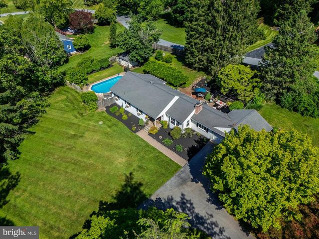 912 SPRINGWOOD DR, West Chester, PA 19382