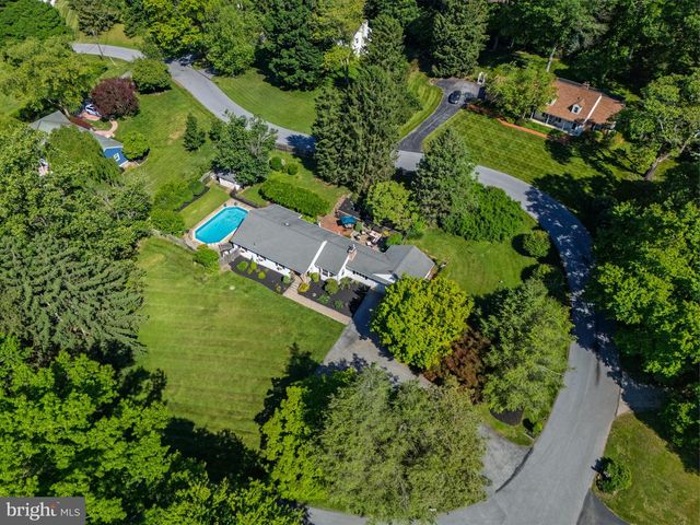 912 SPRINGWOOD DR, West Chester, PA 19382