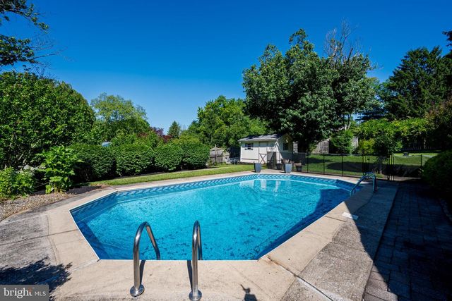 912 SPRINGWOOD DR, West Chester, PA 19382