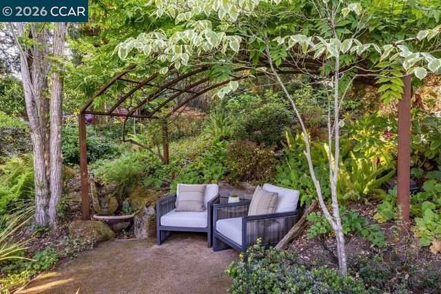 3907 Happy Valley Rd, Lafayette, CA 94549