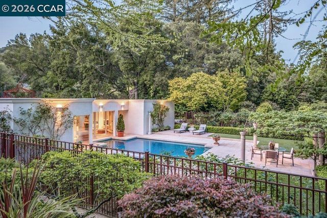 3907 Happy Valley Rd, Lafayette, CA 94549