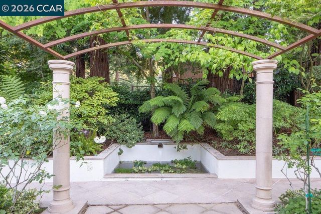 3907 Happy Valley Rd, Lafayette, CA 94549