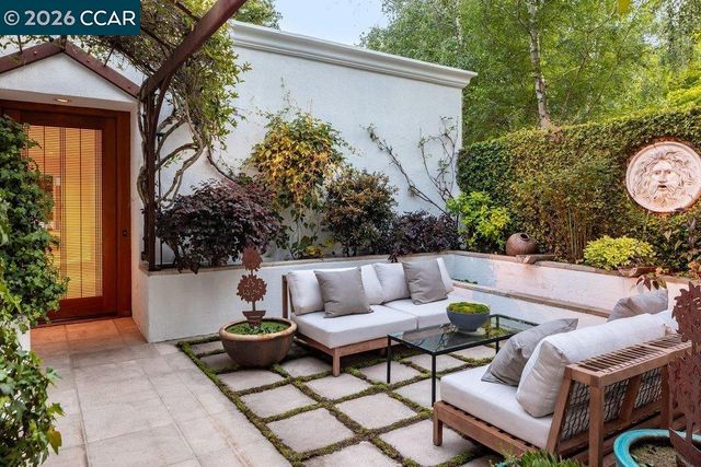 3907 Happy Valley Rd, Lafayette, CA 94549