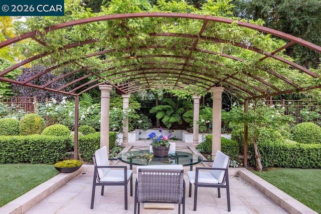 3907 Happy Valley Rd, Lafayette, CA 94549