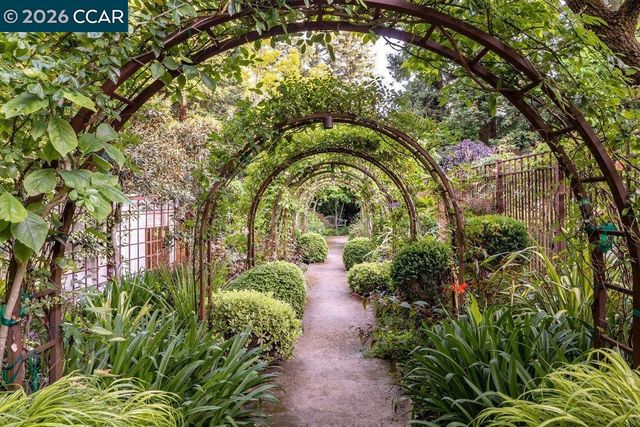 3907 Happy Valley Rd, Lafayette, CA 94549