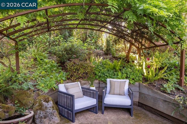 3907 Happy Valley Rd, Lafayette, CA 94549