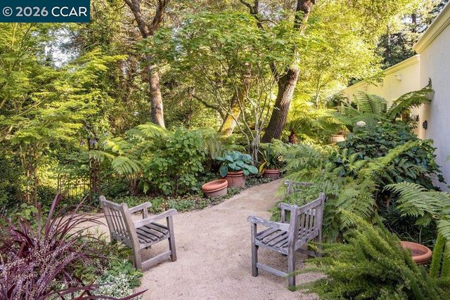 3907 Happy Valley Rd, Lafayette, CA 94549